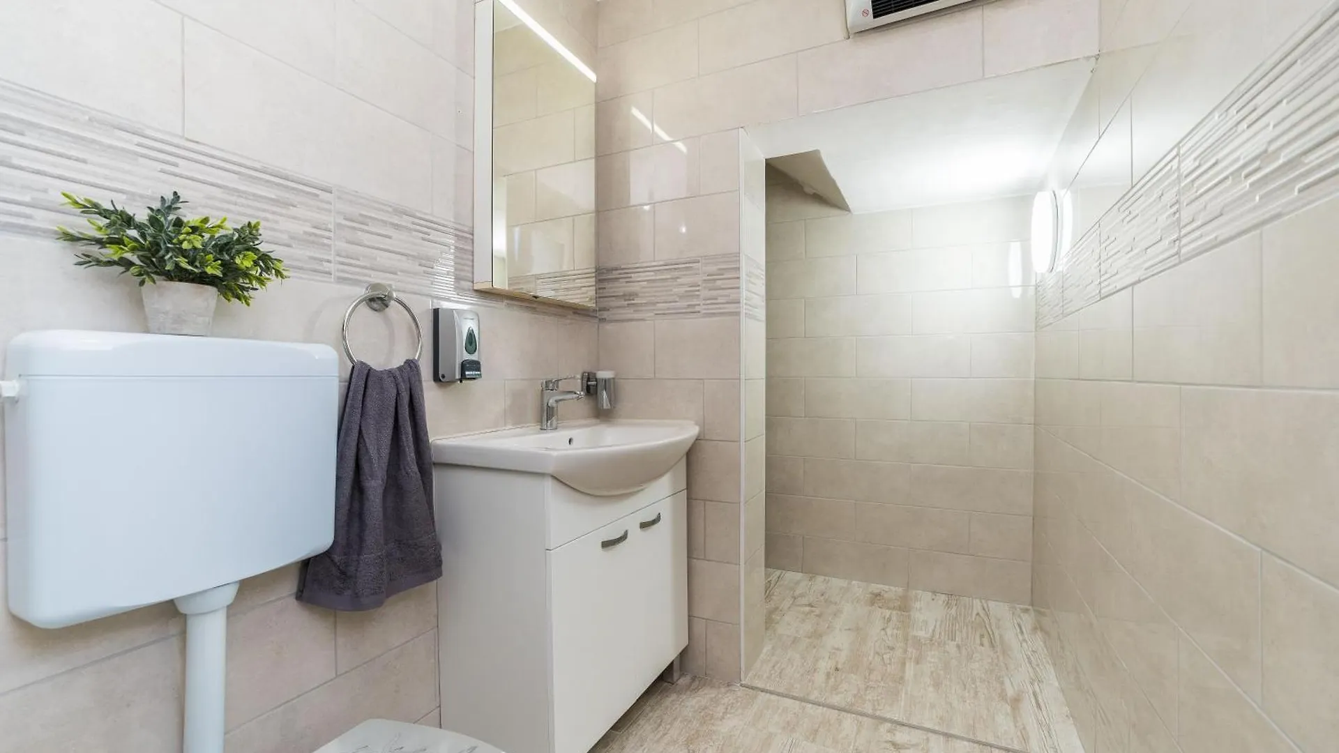 Vila Zara Nin Villa