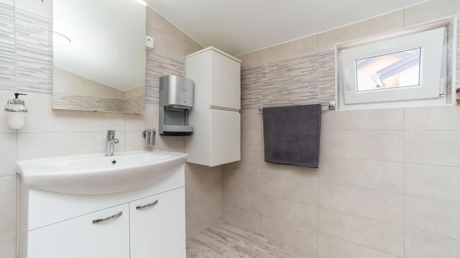 Vila Zara Nin Villa
